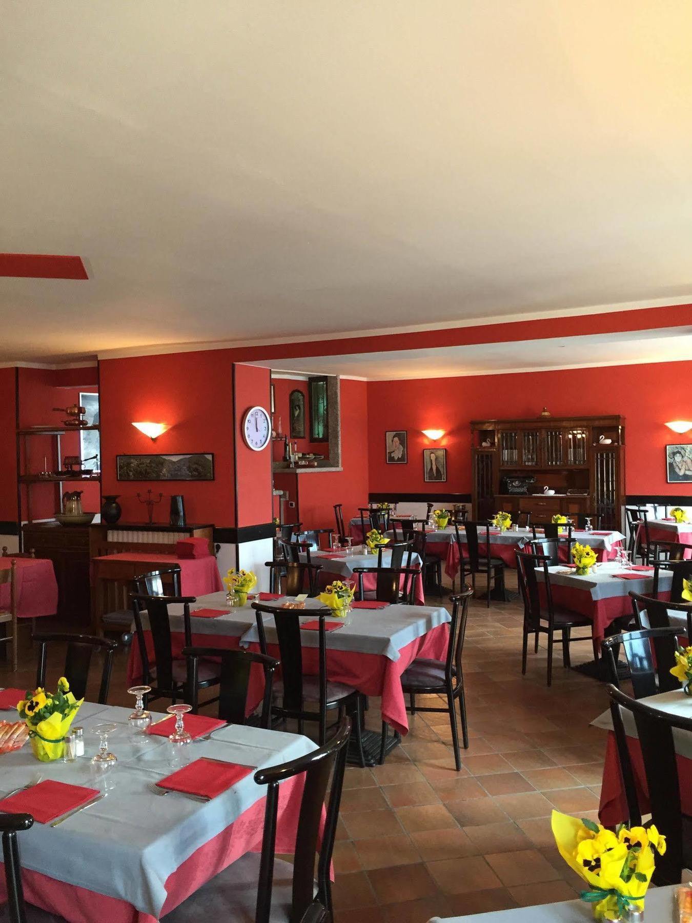 Tre Rose Nesso